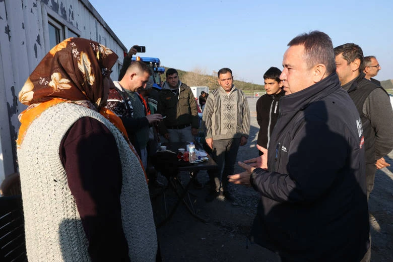 Başkan Böcek deprem bölgesi Gaziantep’te